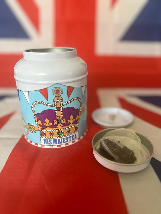 tea caddy with a drawing of a crown. Lid with a tea bag with an image of a union jack flag
