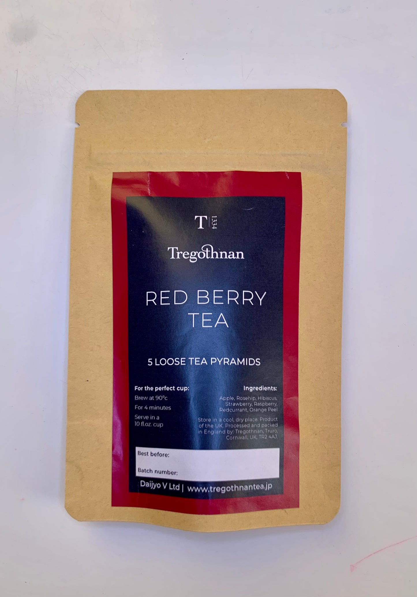 Tregothnan Red Berry tea, 5 loose leaf pyramid pouch on a white background